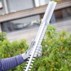 LUX 20V Heggenschaar + 2,0Ah Accu + Lader 18 LUX 20V Heggenschaar + 2,0Ah Accu + Lader -Gardena Verkoop 123 2381