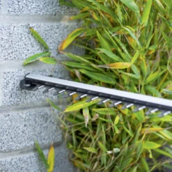 LUX 20V Heggenschaar + 2,0Ah Accu + Lader 24 LUX 20V Heggenschaar + 2,0Ah Accu + Lader -Gardena Verkoop 123 2387