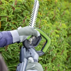 LUX 20V Heggenschaar + 2,0Ah Accu + Lader 26 LUX 20V Heggenschaar + 2,0Ah Accu + Lader -Gardena Verkoop 123 2389