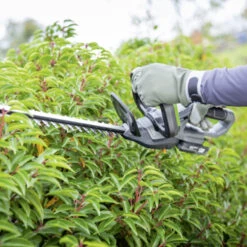 LUX 20V Heggenschaar + 2,0Ah Accu + Lader 29 LUX 20V Heggenschaar + 2,0Ah Accu + Lader -Gardena Verkoop 123 2392