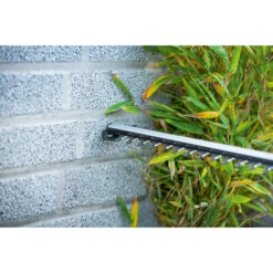 LUX 20V Heggenschaar (zonder Accu) 9 LUX 20V Heggenschaar (zonder Accu) -Gardena Verkoop 123 2857