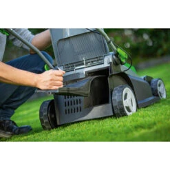 LUX 20V Accu Grasmaaier 37cm Incl. 2 Accu's 4,0Ah + Lader 17 LUX 20V Accu Grasmaaier 37cm Incl. 2 Accu's 4,0Ah + Lader -Gardena Verkoop 123 2995