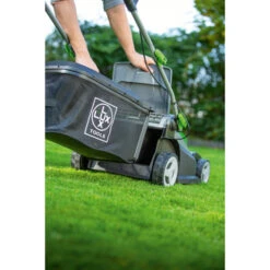 LUX 20V Accu Grasmaaier 37cm Incl. 2 Accu's 4,0Ah + Lader 18 LUX 20V Accu Grasmaaier 37cm Incl. 2 Accu's 4,0Ah + Lader -Gardena Verkoop 123 2996